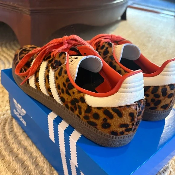Adidas Women’s Leopard Print Sneakers with Orange Laces Size 7.5 - Picture 4 of 8